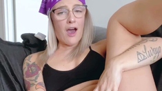 Puffy peach blondes solo toy action