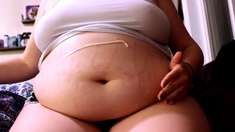 Fat mature webcam chick making herself cum with a vibrator