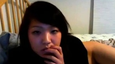 Singaporean Amateur Masturbates on Cam